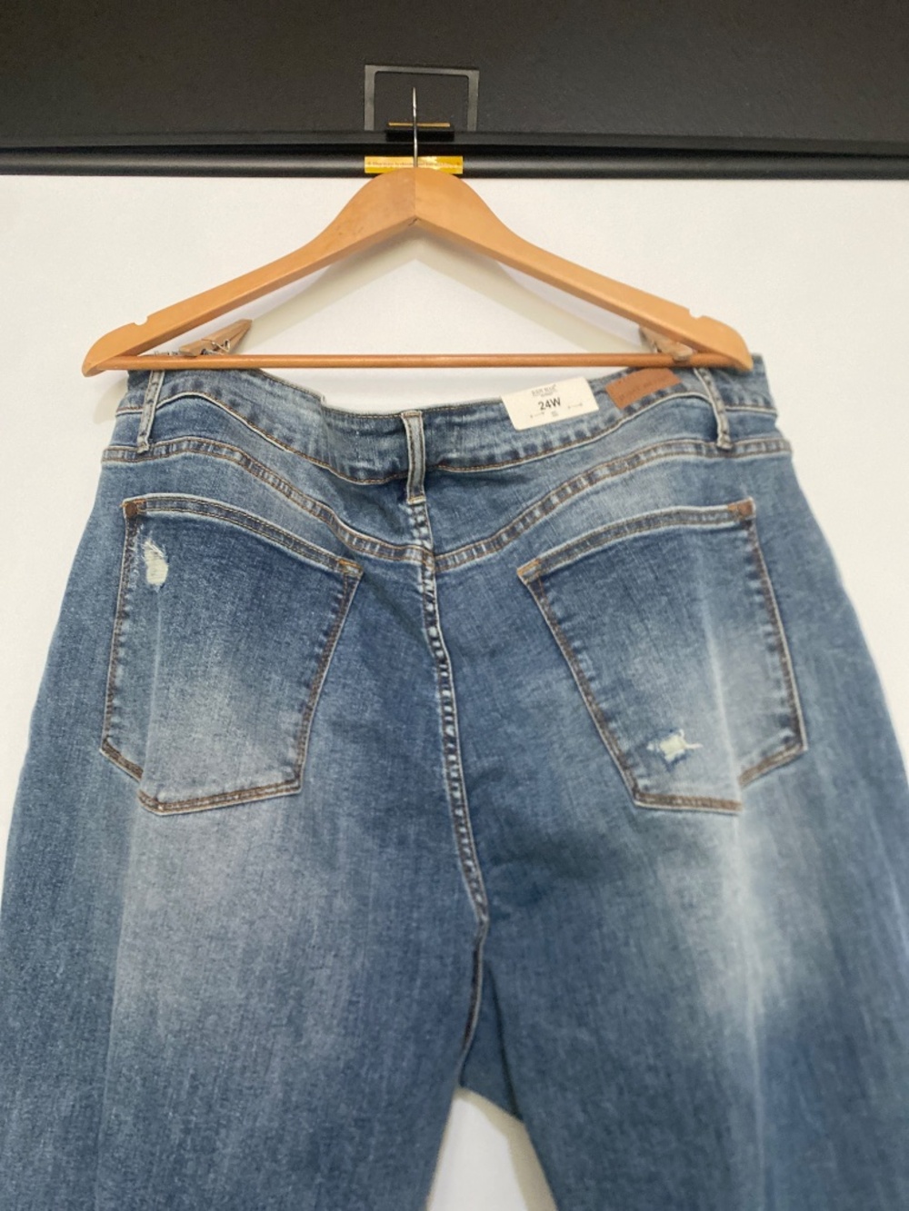 Judy Blue 24W High Rise Destroyed Slim Fit Jeans - Picture 8 of 12